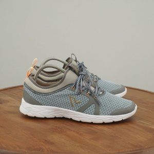 Vionic women’s light blue/White mesh Athletic Shoes size 8 1/2/tag reads 9